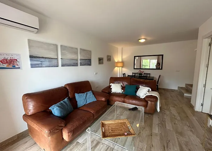 Апартаменты Lovely Views,pool And Garden,resort Фуэнхирола