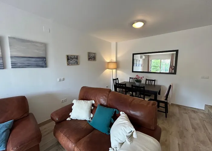 Апартаменты Lovely Views,pool And Garden,resort Фуэнхирола